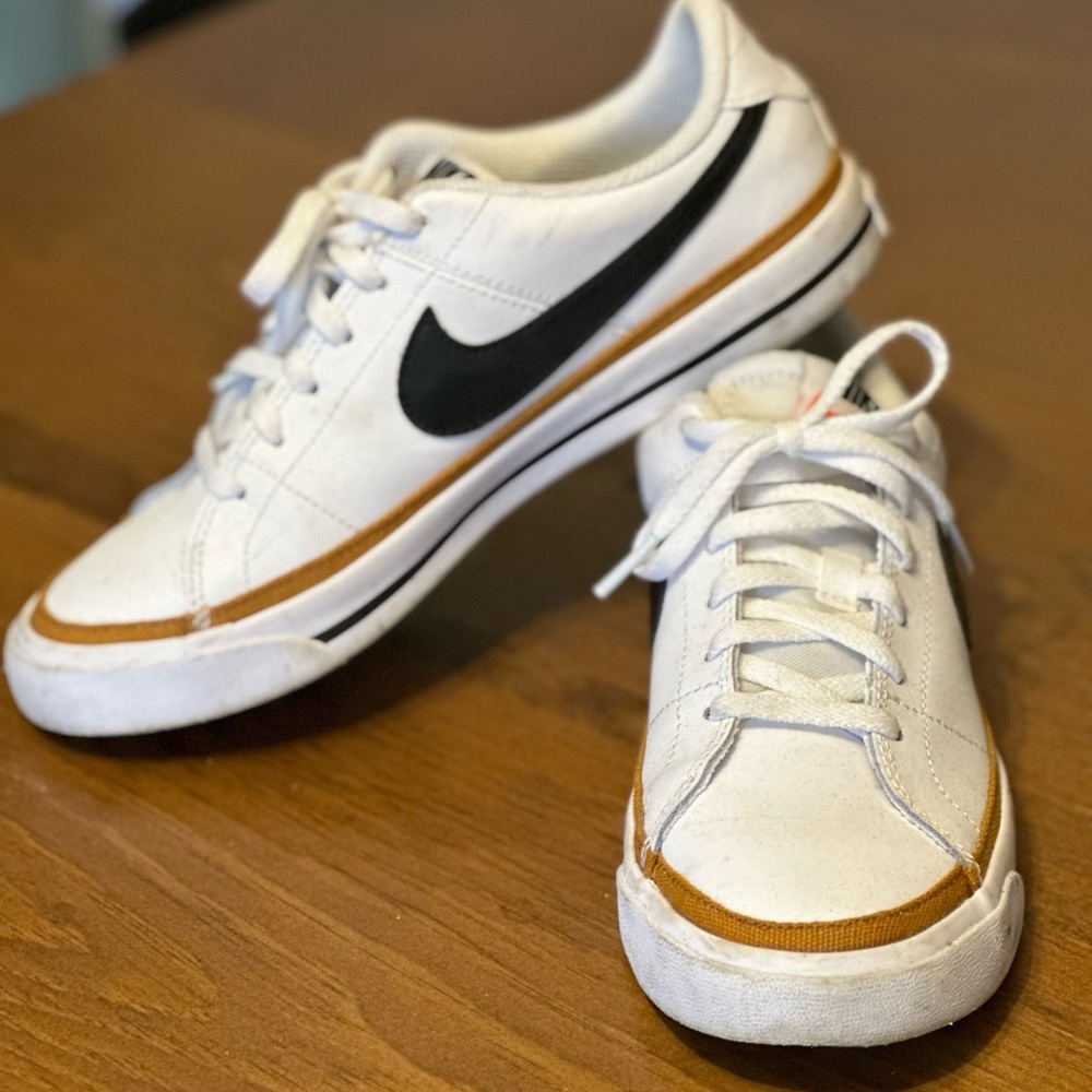 Nike Court Legacy